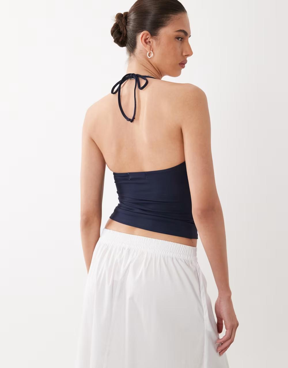 granatowy top typu halter