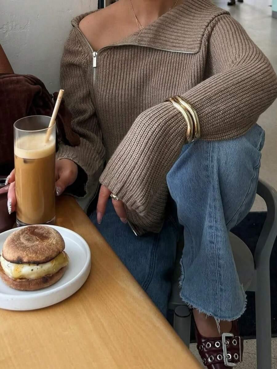 BRĄZOWY SWETER ZAMEK