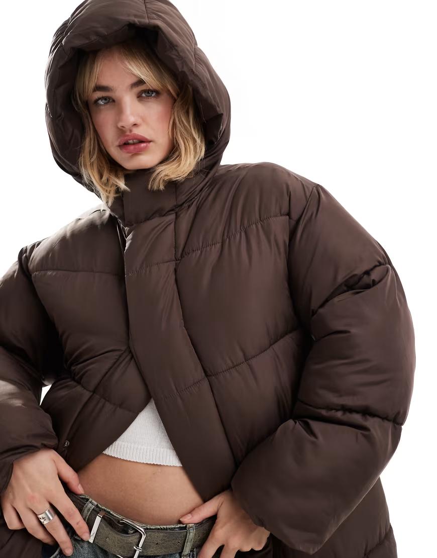 BRĄZOWA PIKOWANA KURTKA OVERSIZE Z KAPTUREM