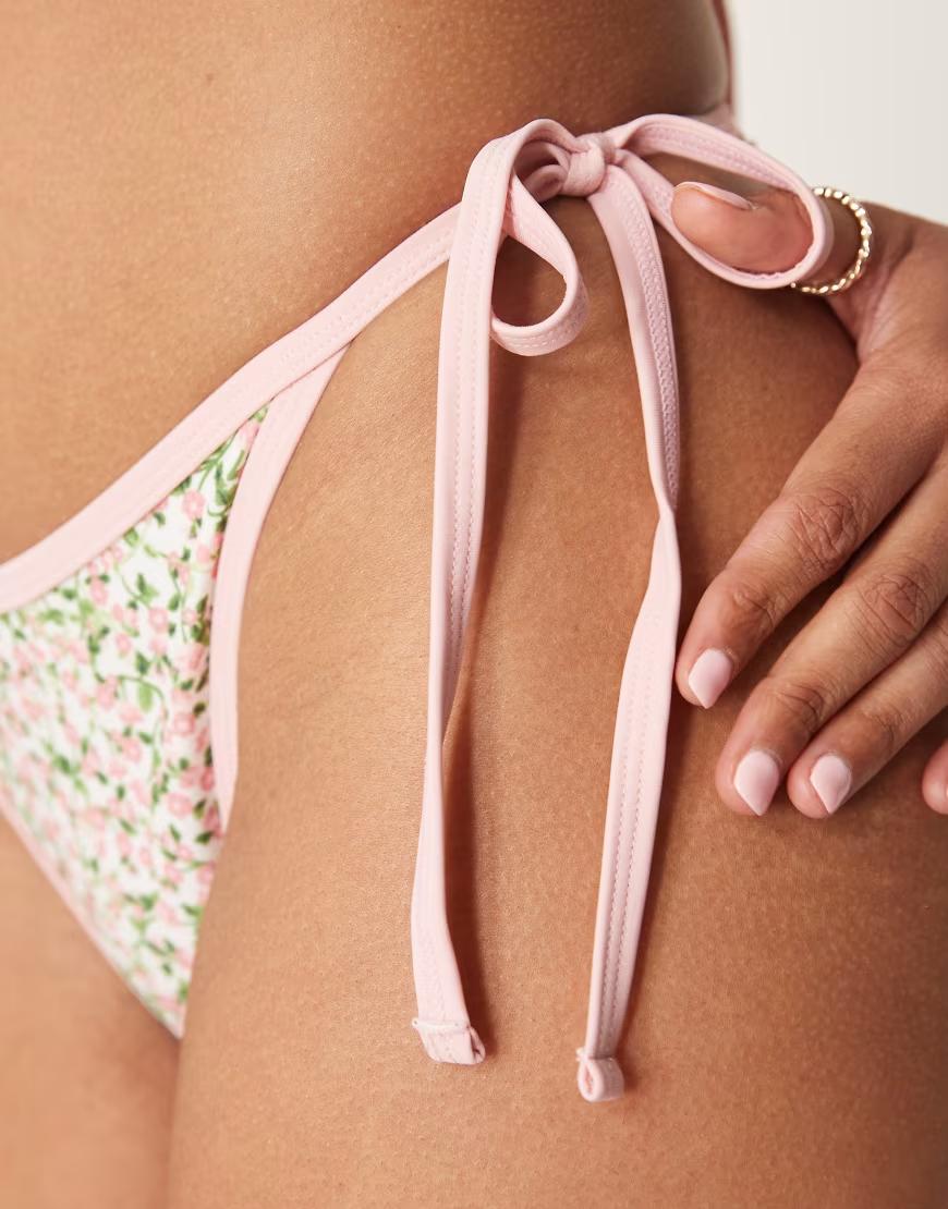 WIĄZANY PO BOKACH DÓŁ OD BIKINI