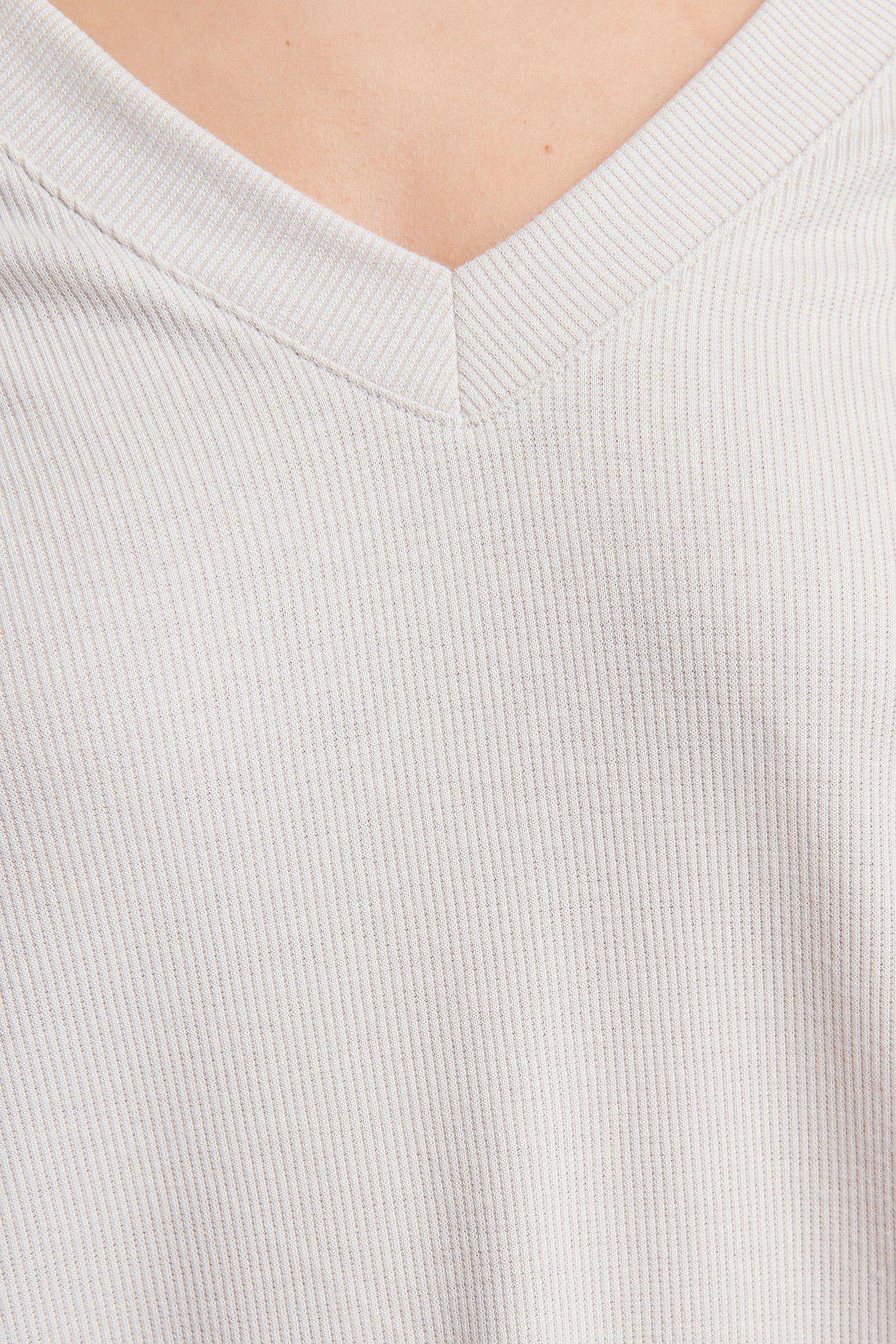 prążkowana bluzka z długim rękawem v-neck 