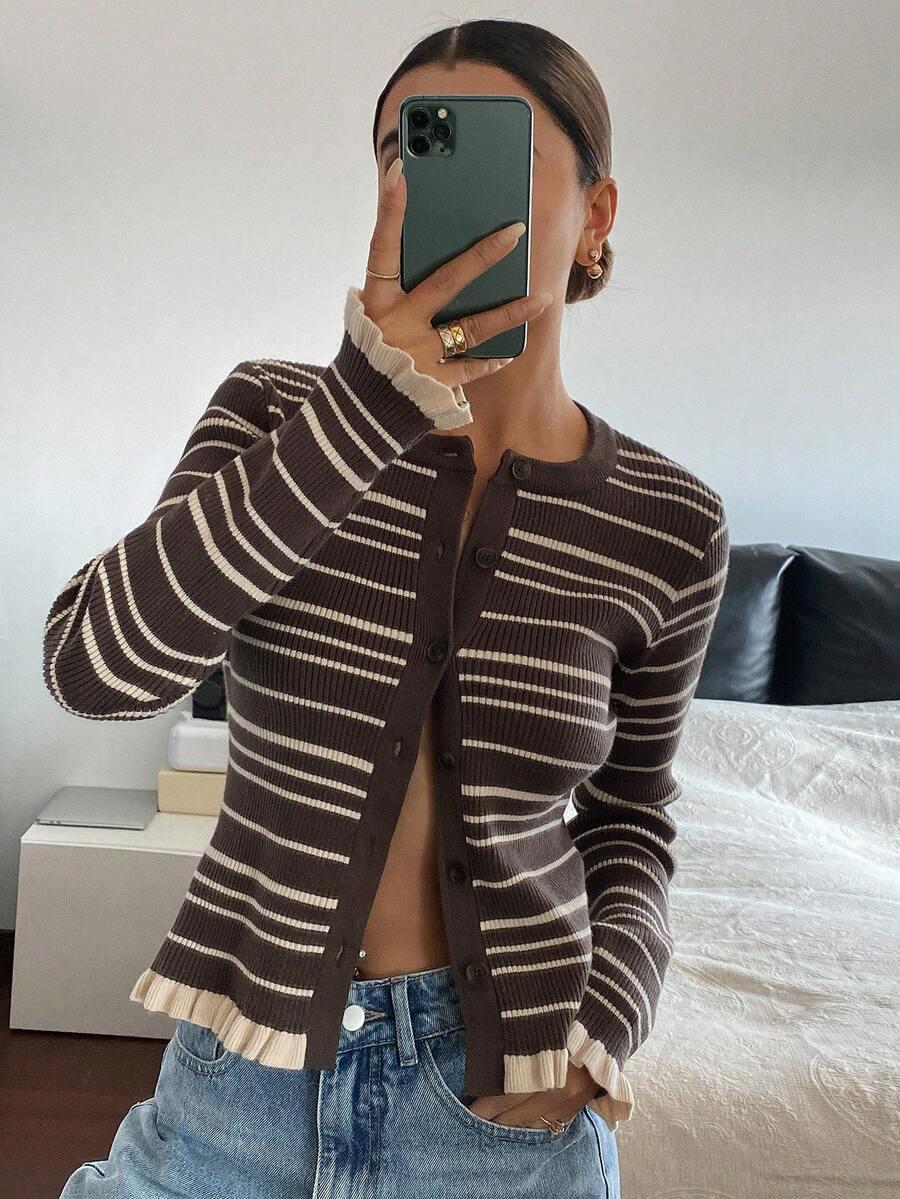 sweter w paski guziki