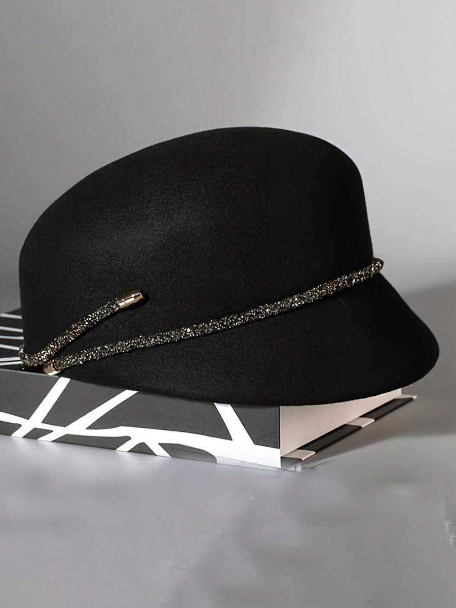 wełniany czarny beret zdobienie