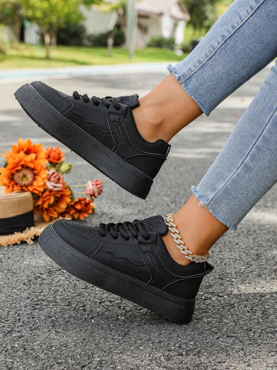czarne buty sportowe 