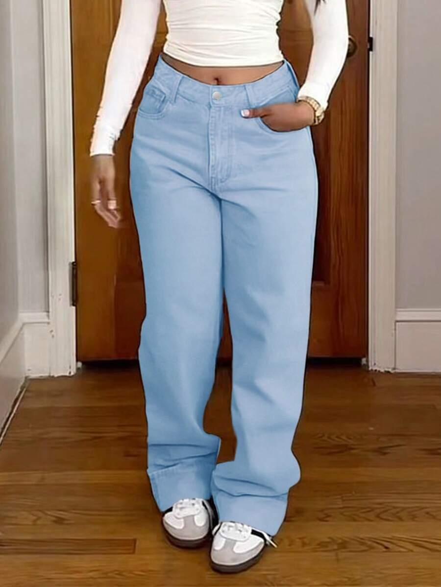 niebieskie spodnie jeans
