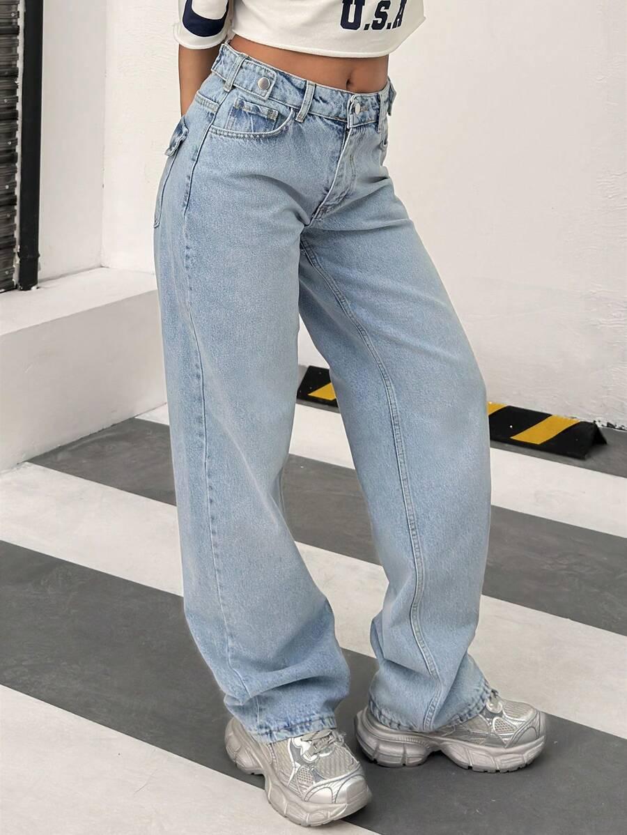 niebieskie spodnie jeans