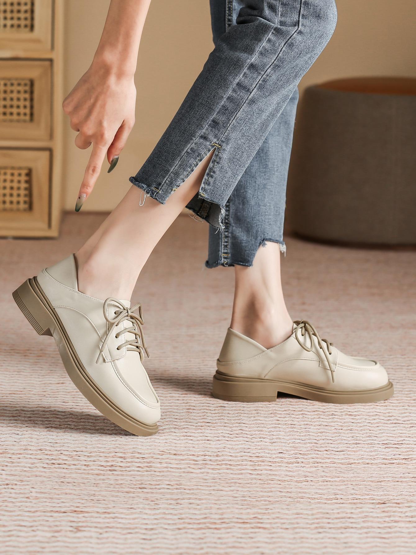 beżowe sznurowane buty