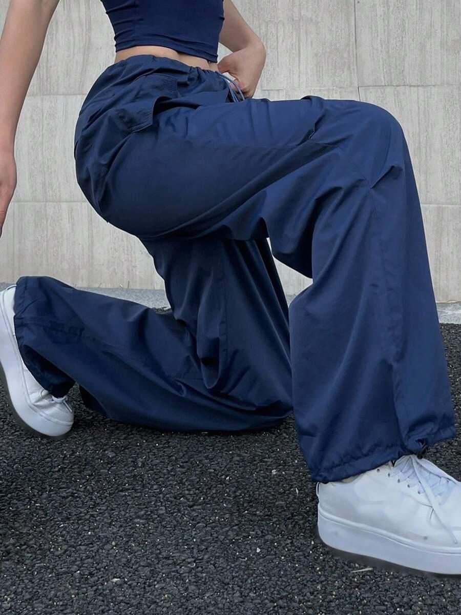 granatowe spodnie casual 