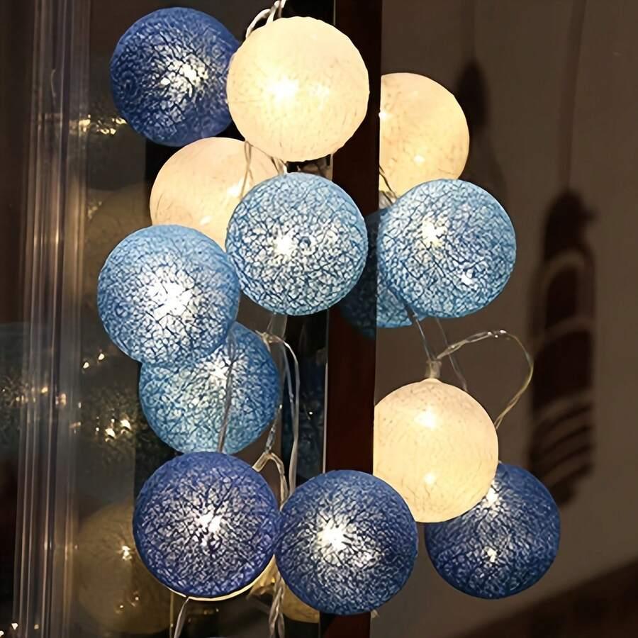 niebieskie lampki dekoracyjne