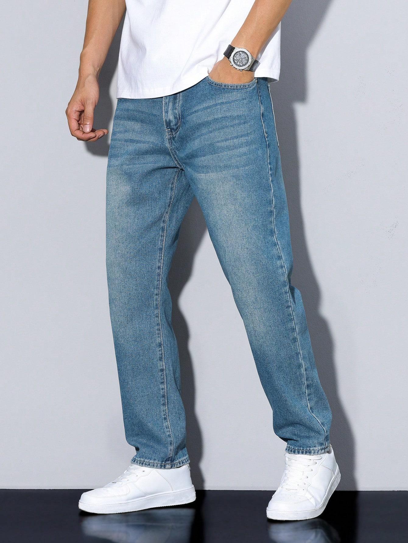 niebieskie spodnie jeans