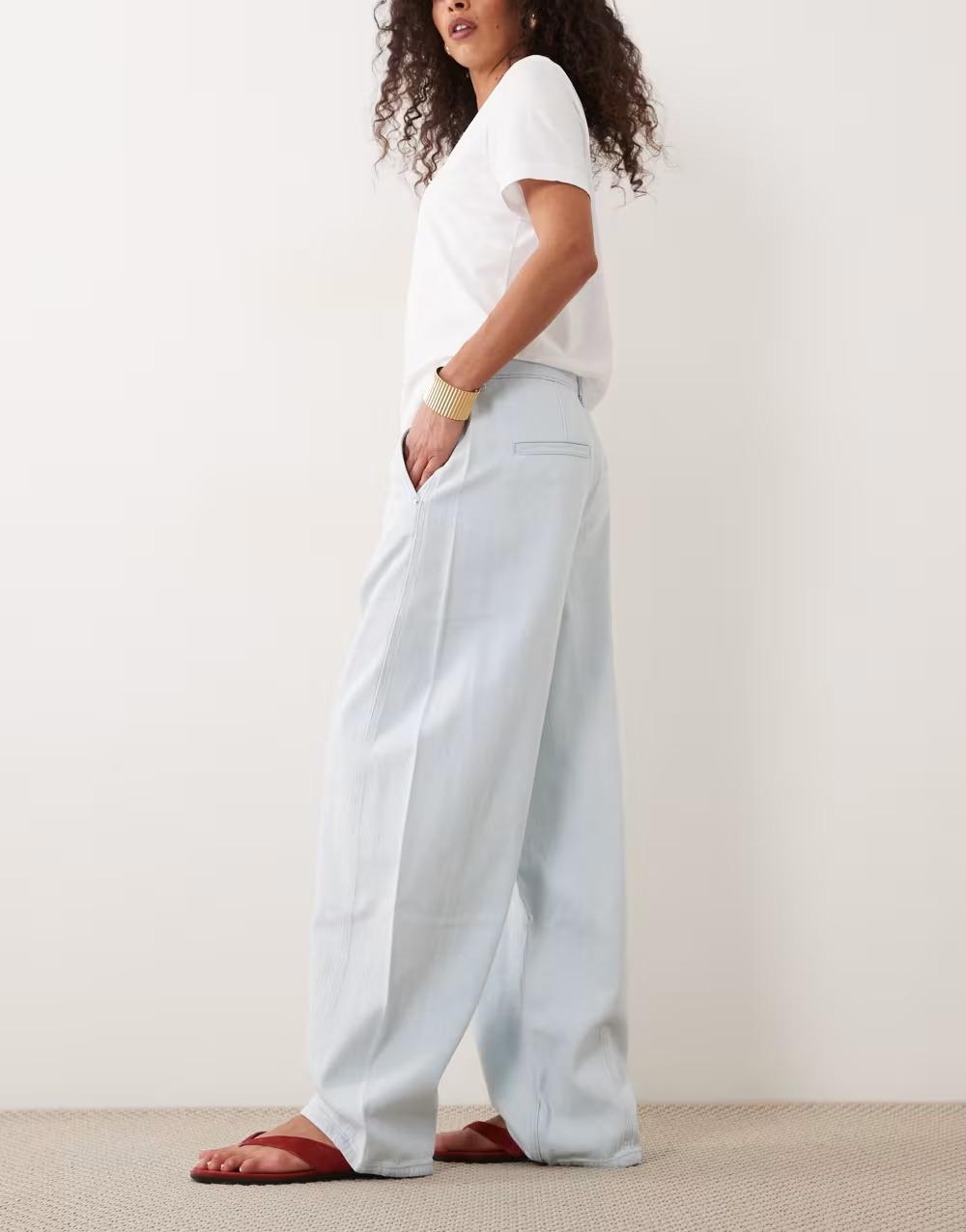 niebieskie spodnie jeans kieszenie