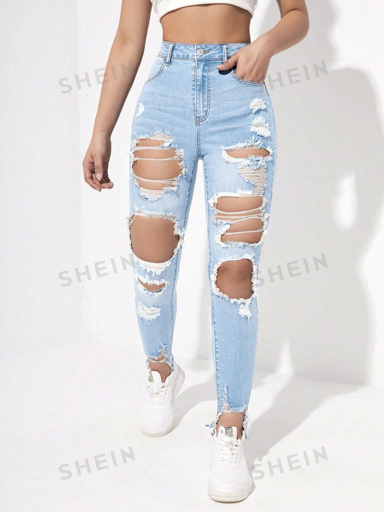 niebieskie spodnie jeans przetarcia