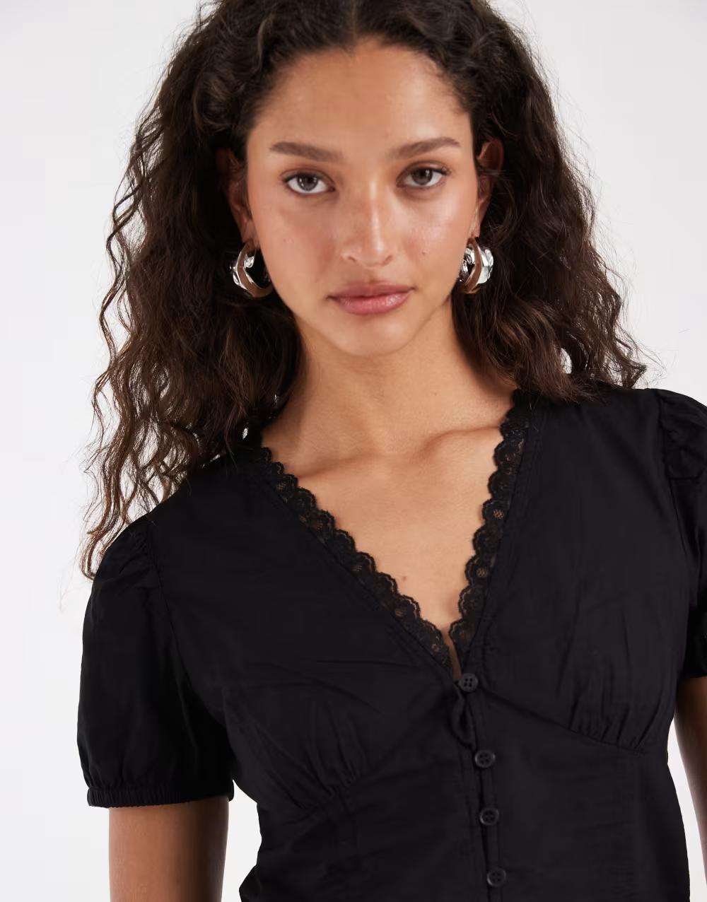 CZARNA BLUZKA KRÓTKI RĘKAW V NECK