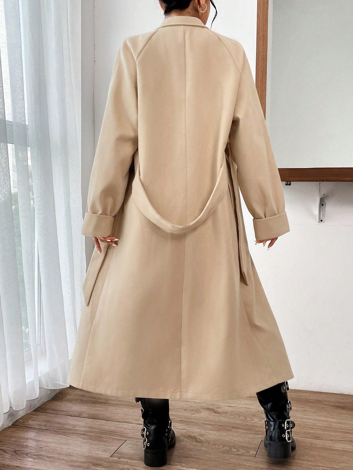 klasyczny długi płaszcz dwurzędowy wiązanie