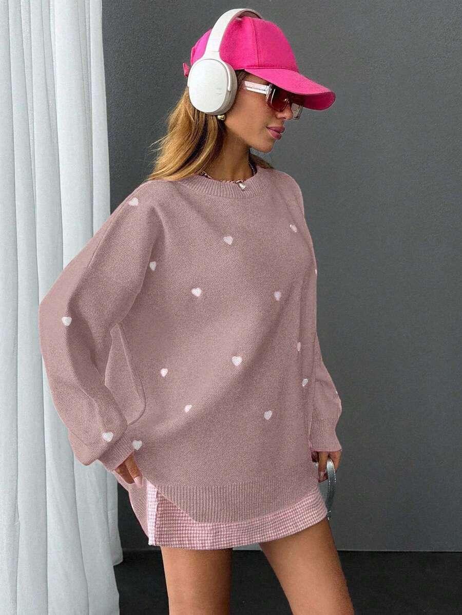 różowy sweter wzór serca