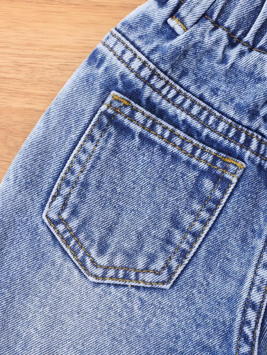 niebieski komplet kurtka spodnie jeans
