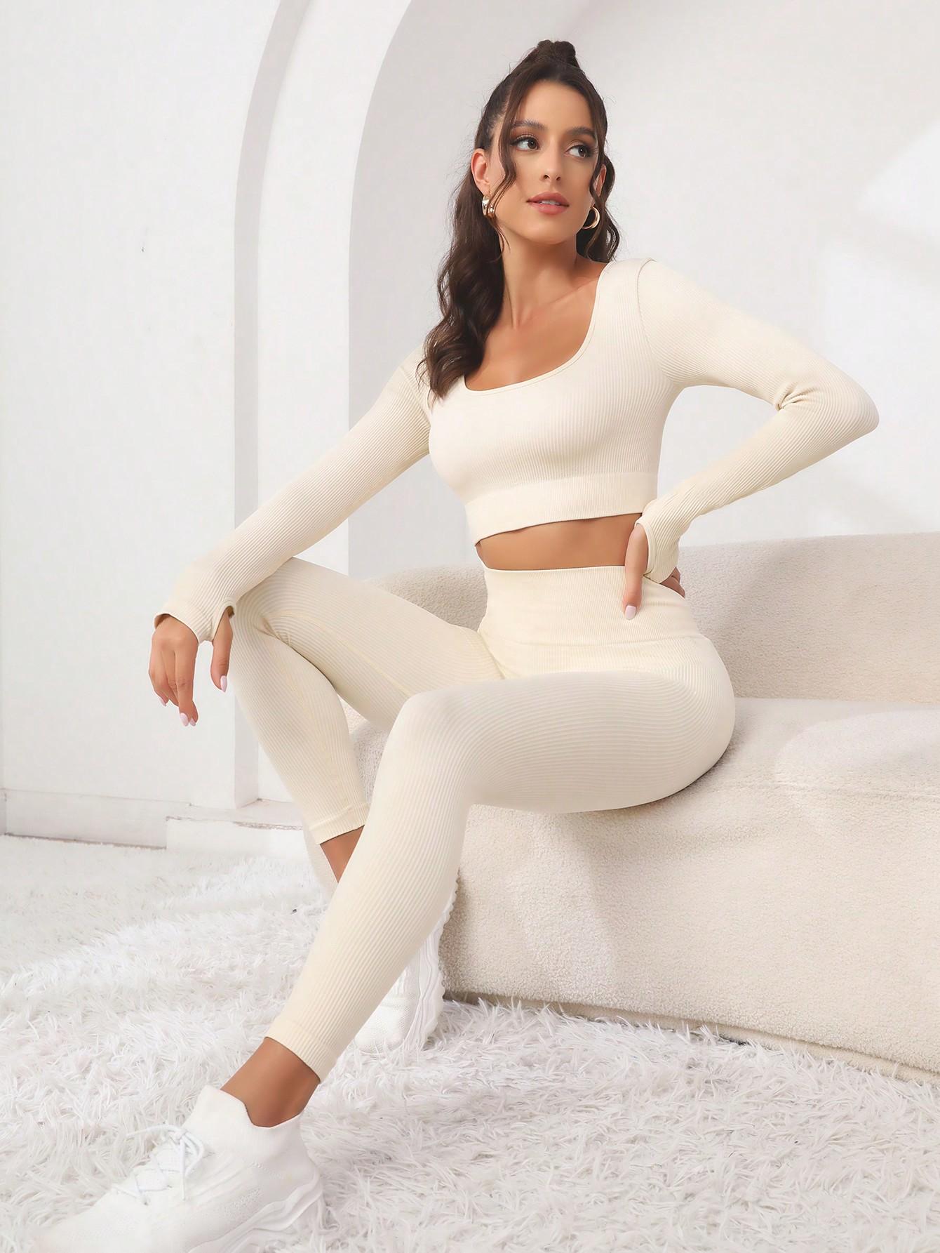 KREMOWY KOMPLET PRĄŻKI TOP LEGGINSY