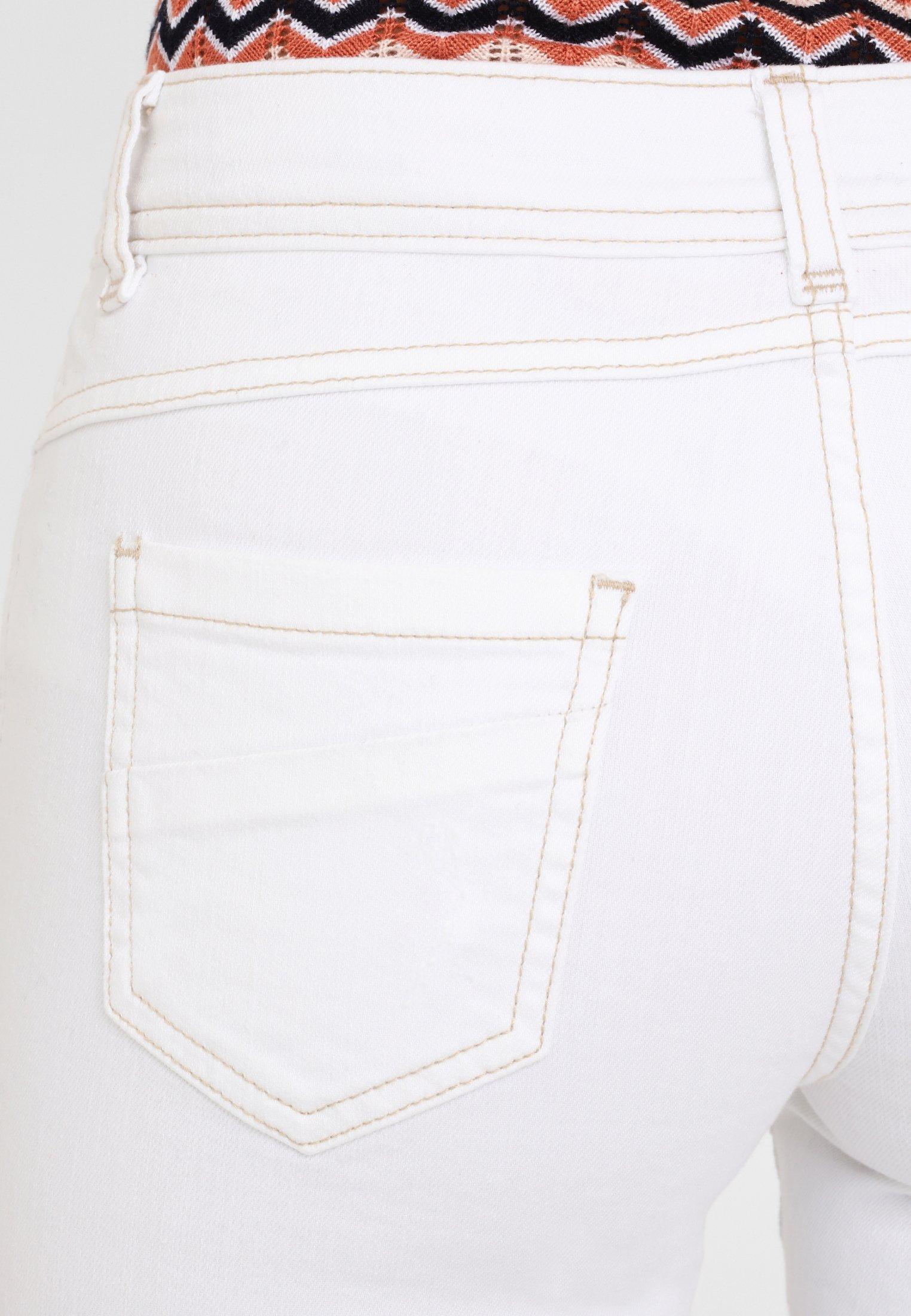 BIAŁE KRÓTKIE SPODENKI JEANS