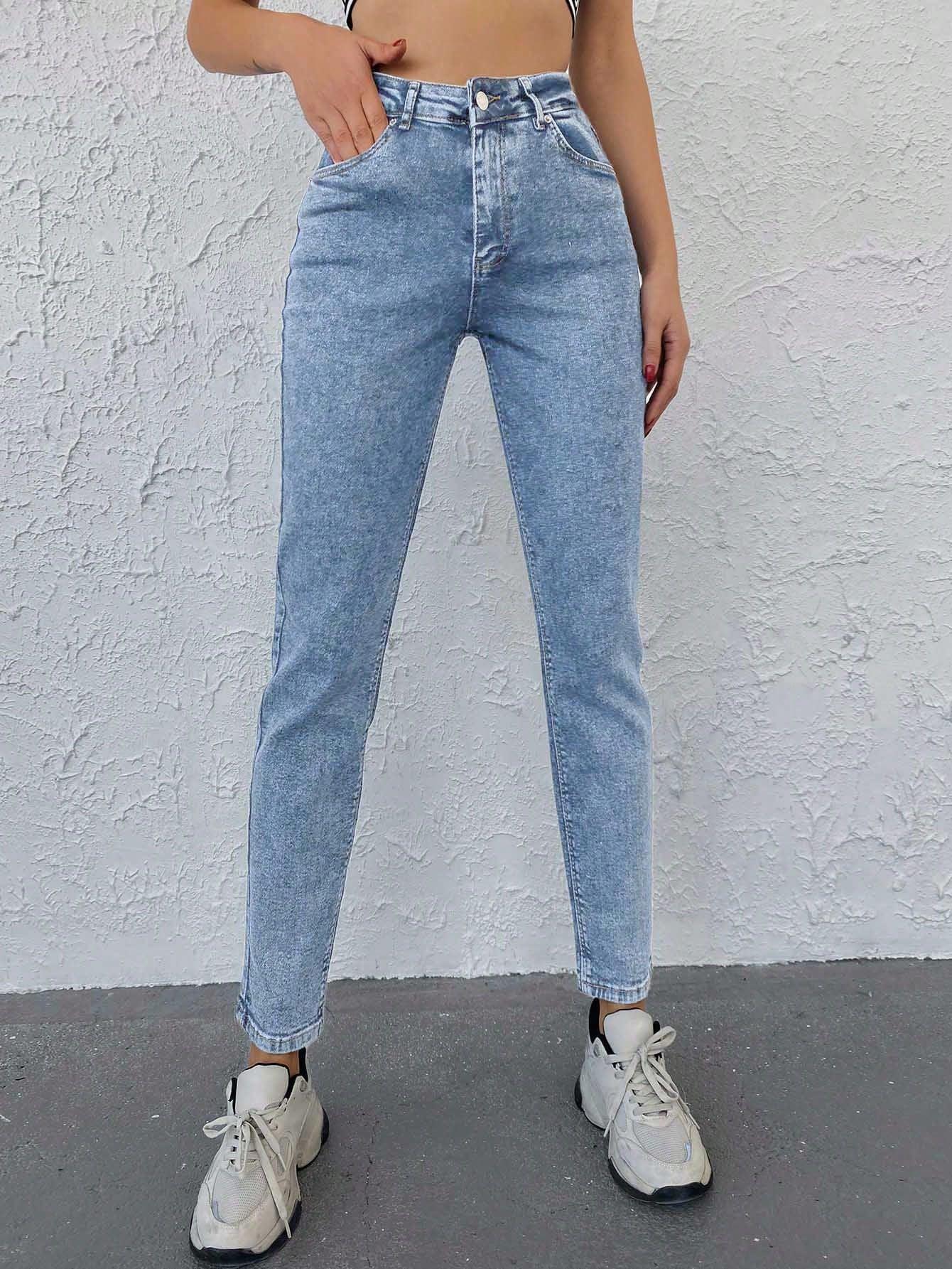 niebieskie spodnie jeans 