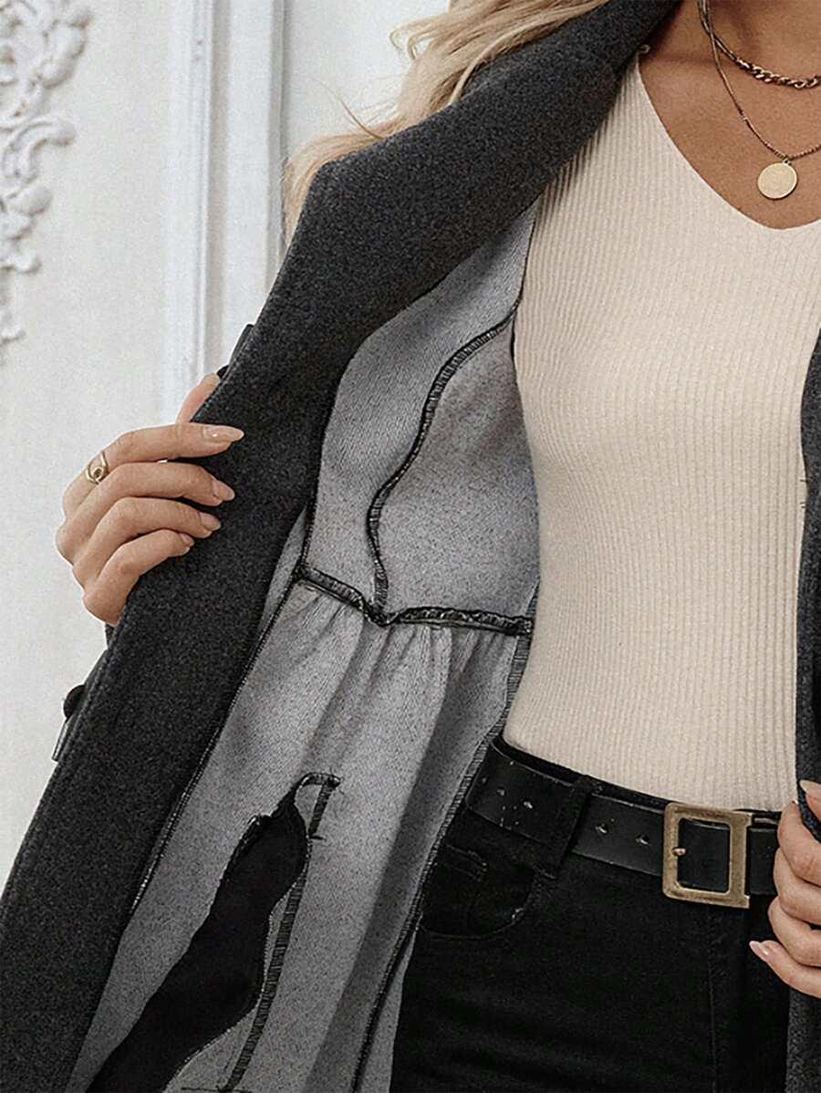 PŁASZCZ DAMSKI W STYLU VINTAGE Z PODKREŚLONĄ TALIĄ