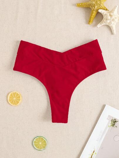 czerwony dół od bikini