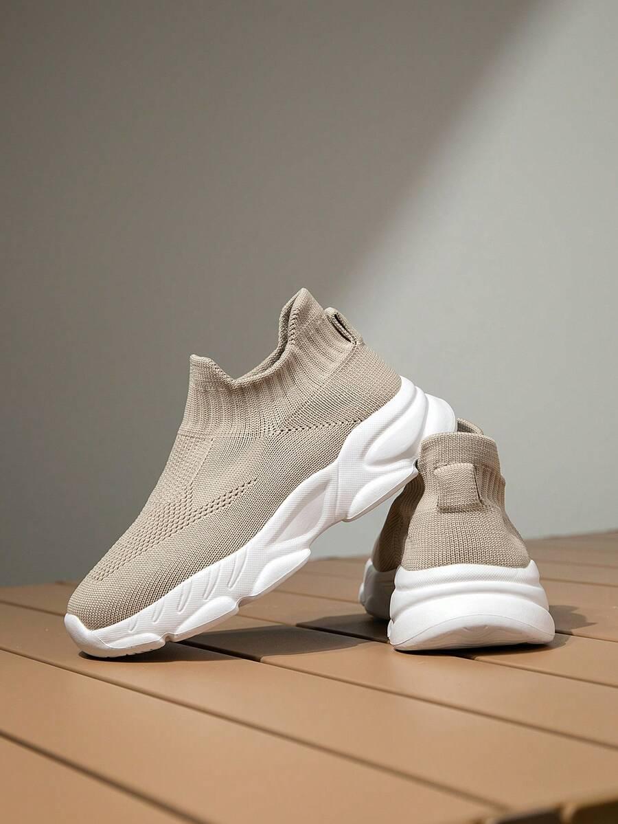 beżowe buty sportowe