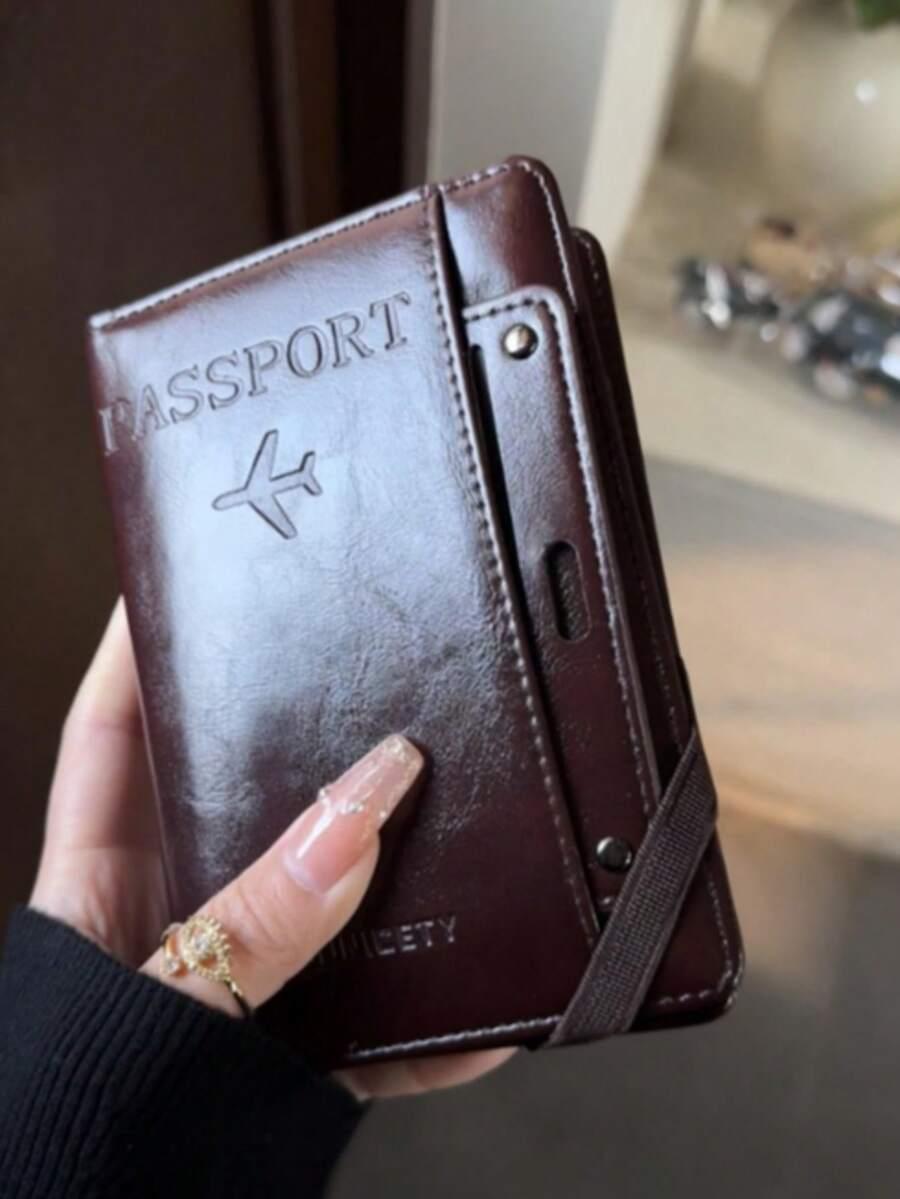 brązowe etui na paszport