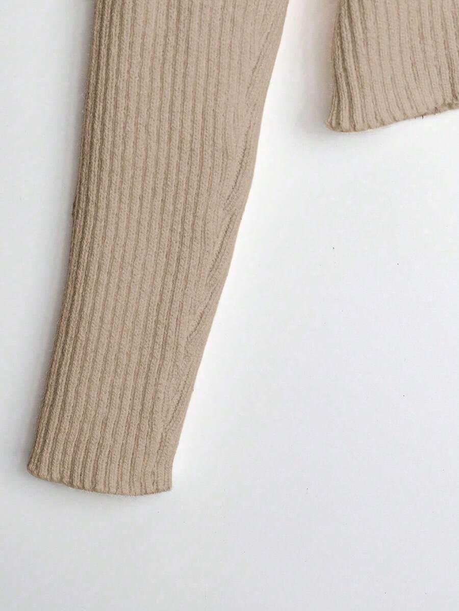 beżowy sweter guziki
