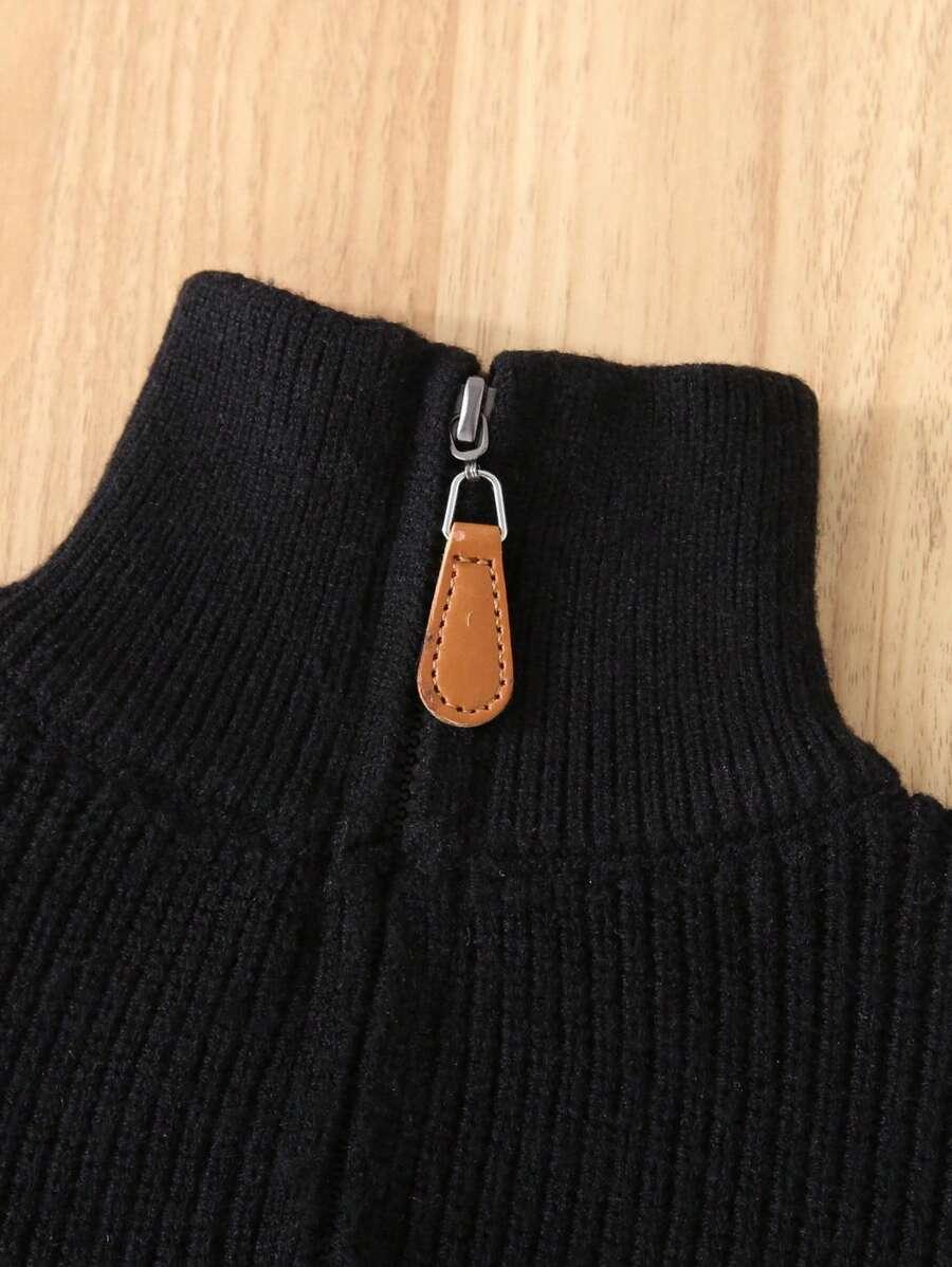 czarny sweter paski