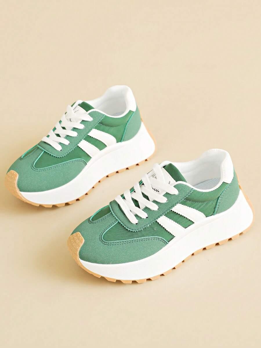 SZNUROWANE BUTY SPORTOWE KONTRAST