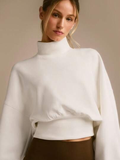 biała bluza casual