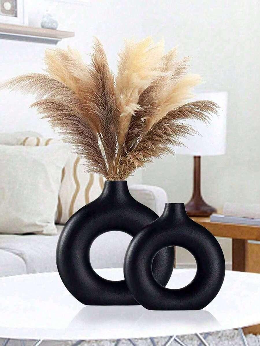 czarny wazon na kwiaty 