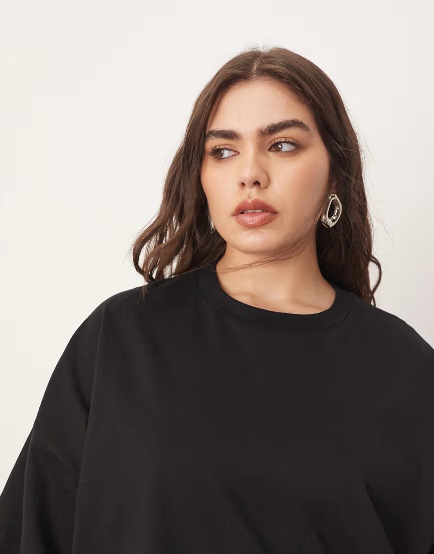 CZARNY T-SHIRT OVERSIZE