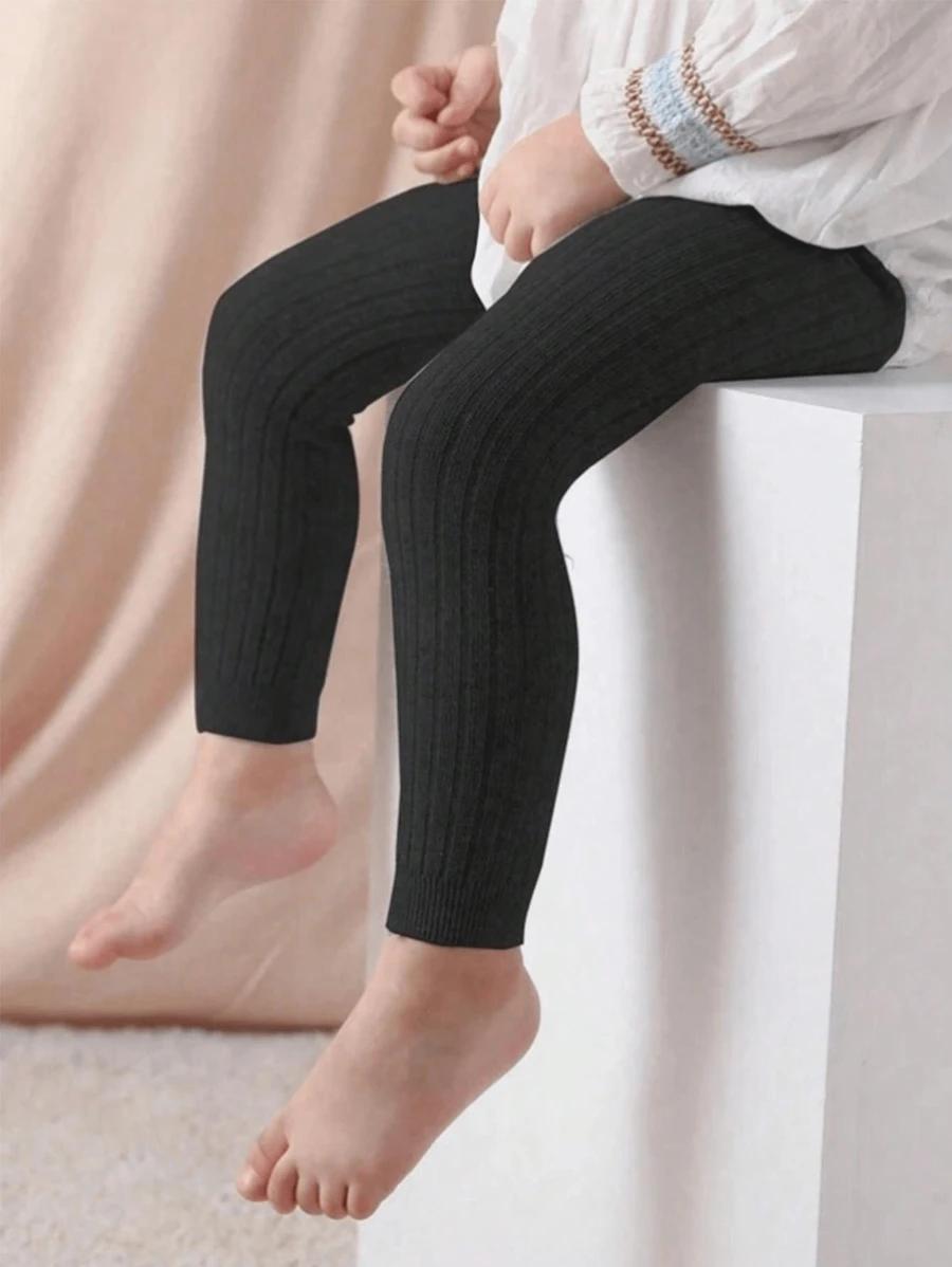 czarne legginsy tekstura