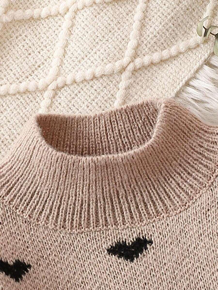 beżowy sweter wzór serca