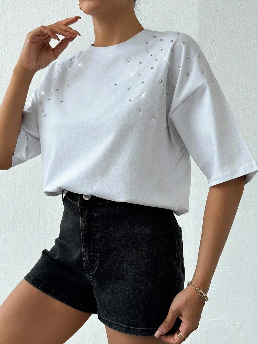 BIAŁY T-SHIRT ZDOBIENIA 