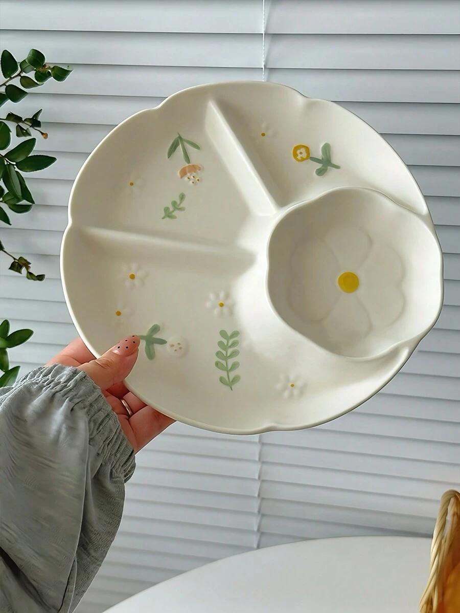 biały ceramiczny talerz 