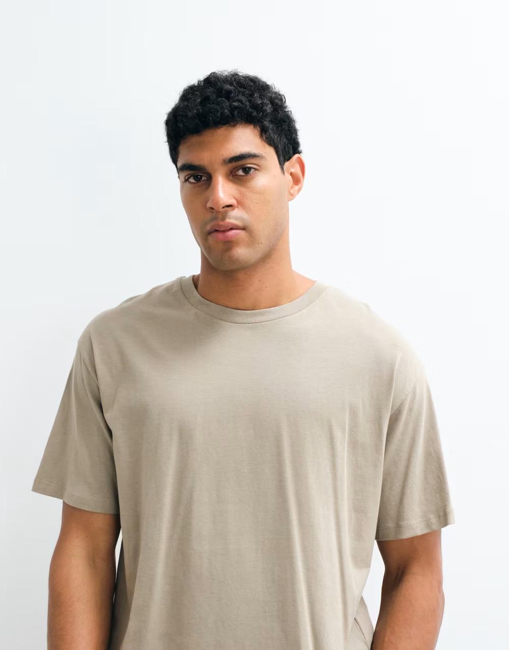 beżowy t-shirt oversize okrągły dekolt print