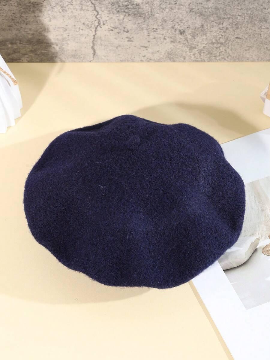 granatowy beret casual