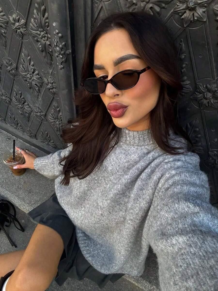 szary sweter casual