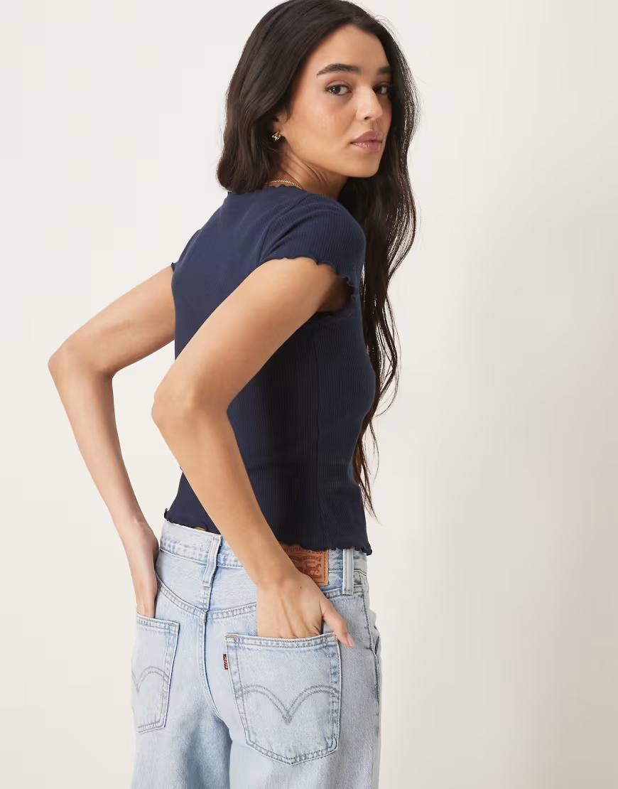 GRANATOWA BLUZKA V-NECK FALBANA
