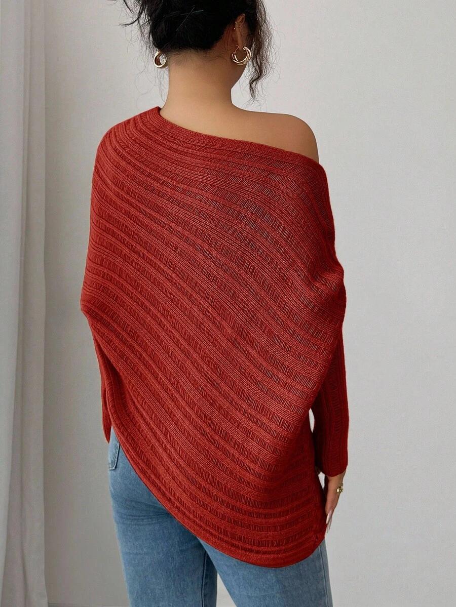 pomarańczowy sweter asymetryczne dekolt