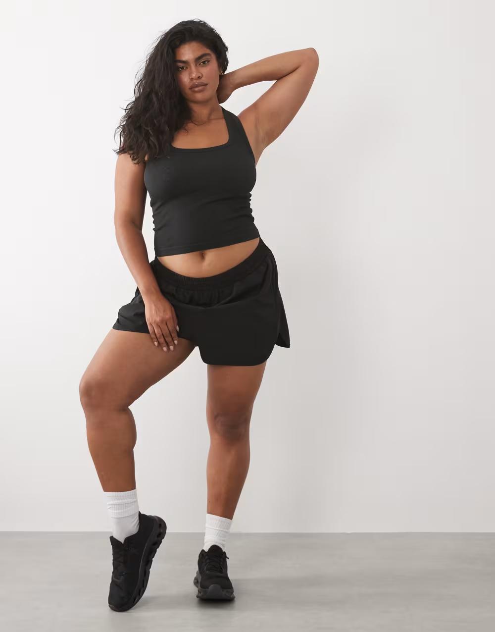 czarny sportowy top