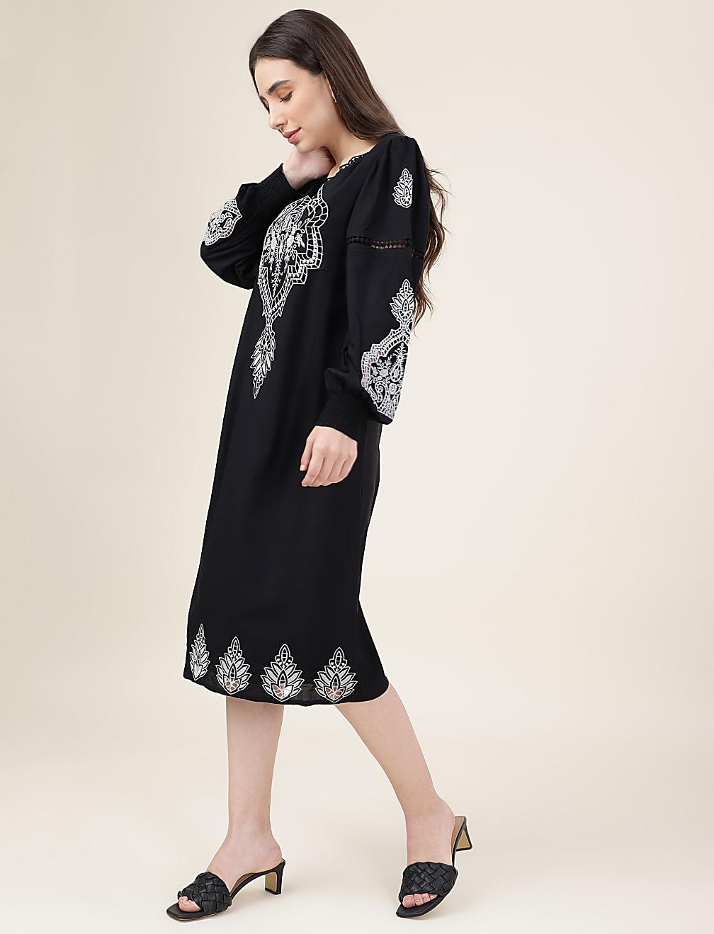 CZARNA MIDI SUKIENKA WZÓR T42-2464K-Y0