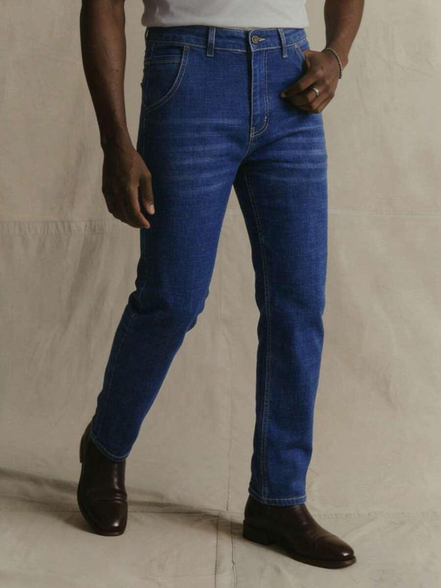 niebieskie spodnie jeansowe