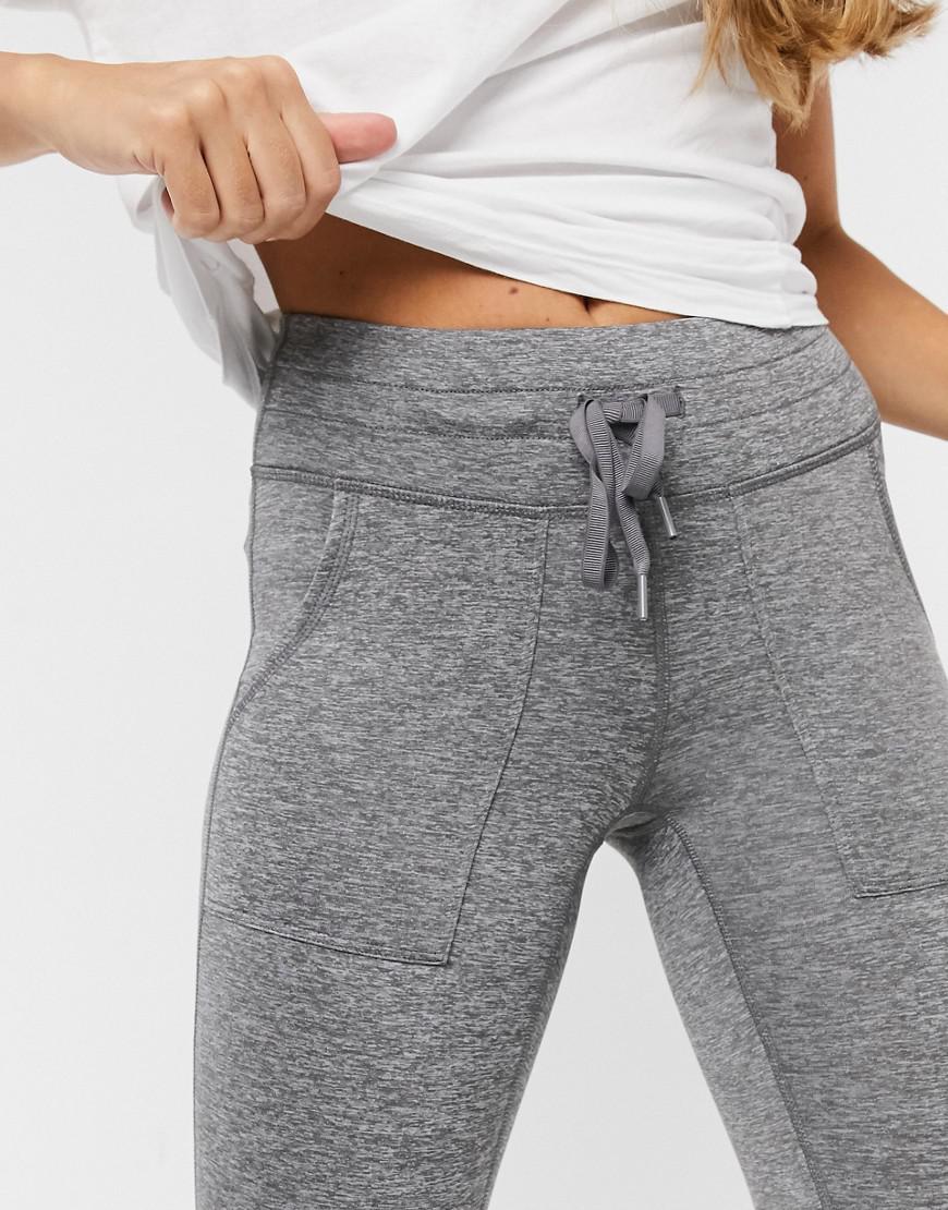 szare legginsy kieszenie 