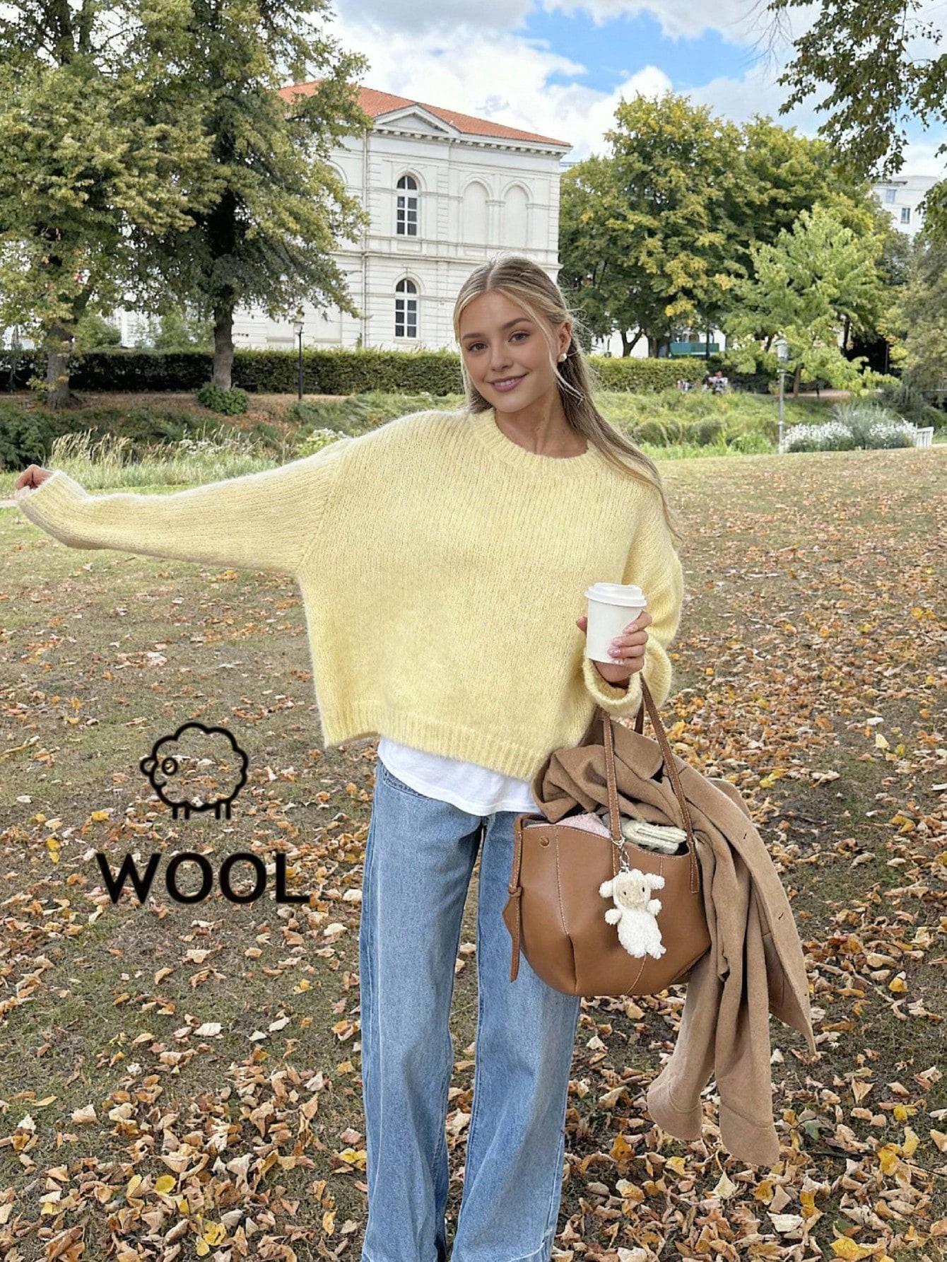 SWETER DAMSKI Z OKRĄGŁYM DEKOLTEM