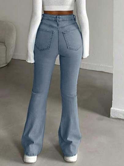 niebieskie spodnie jeans