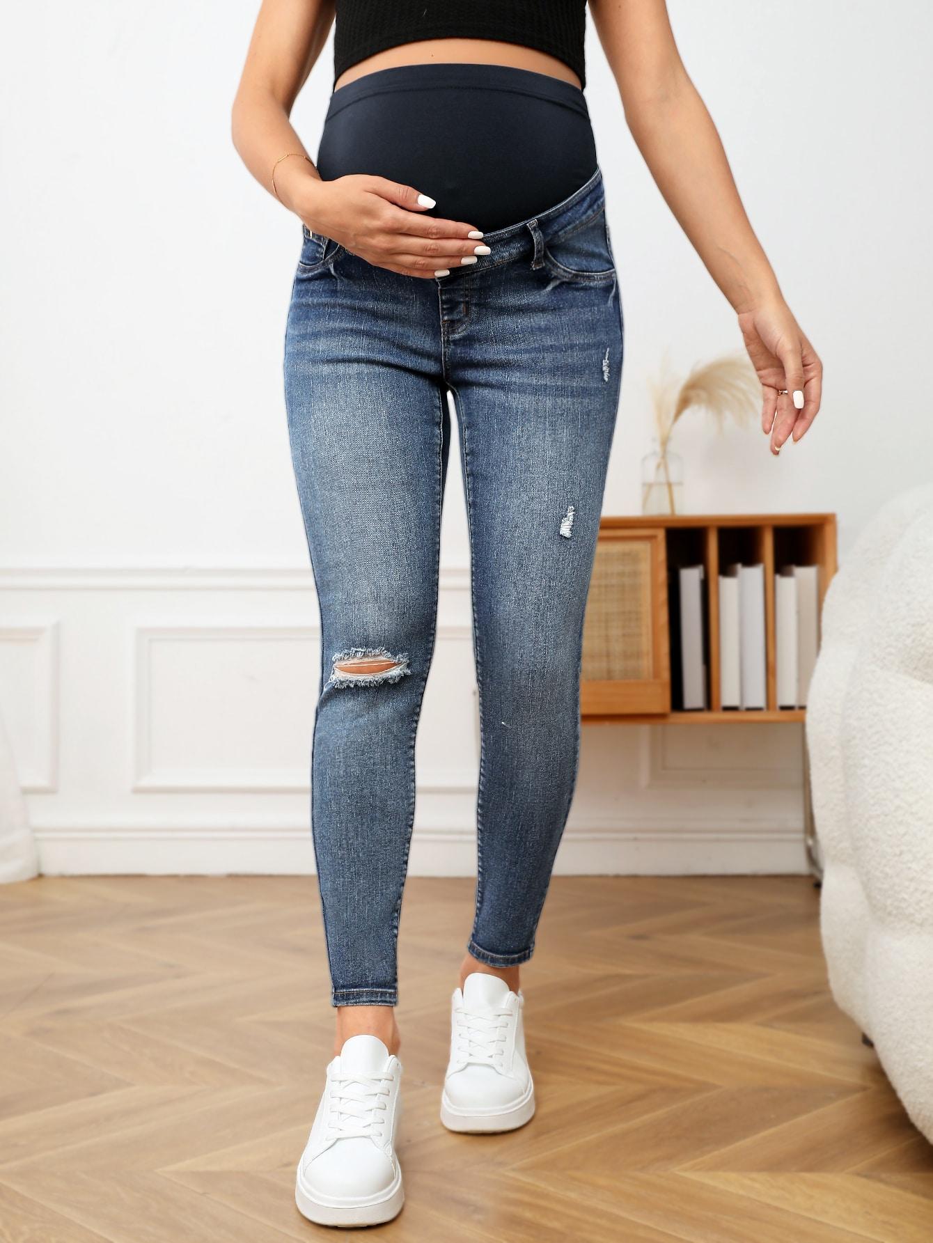 niebieskie spodnie jeans 