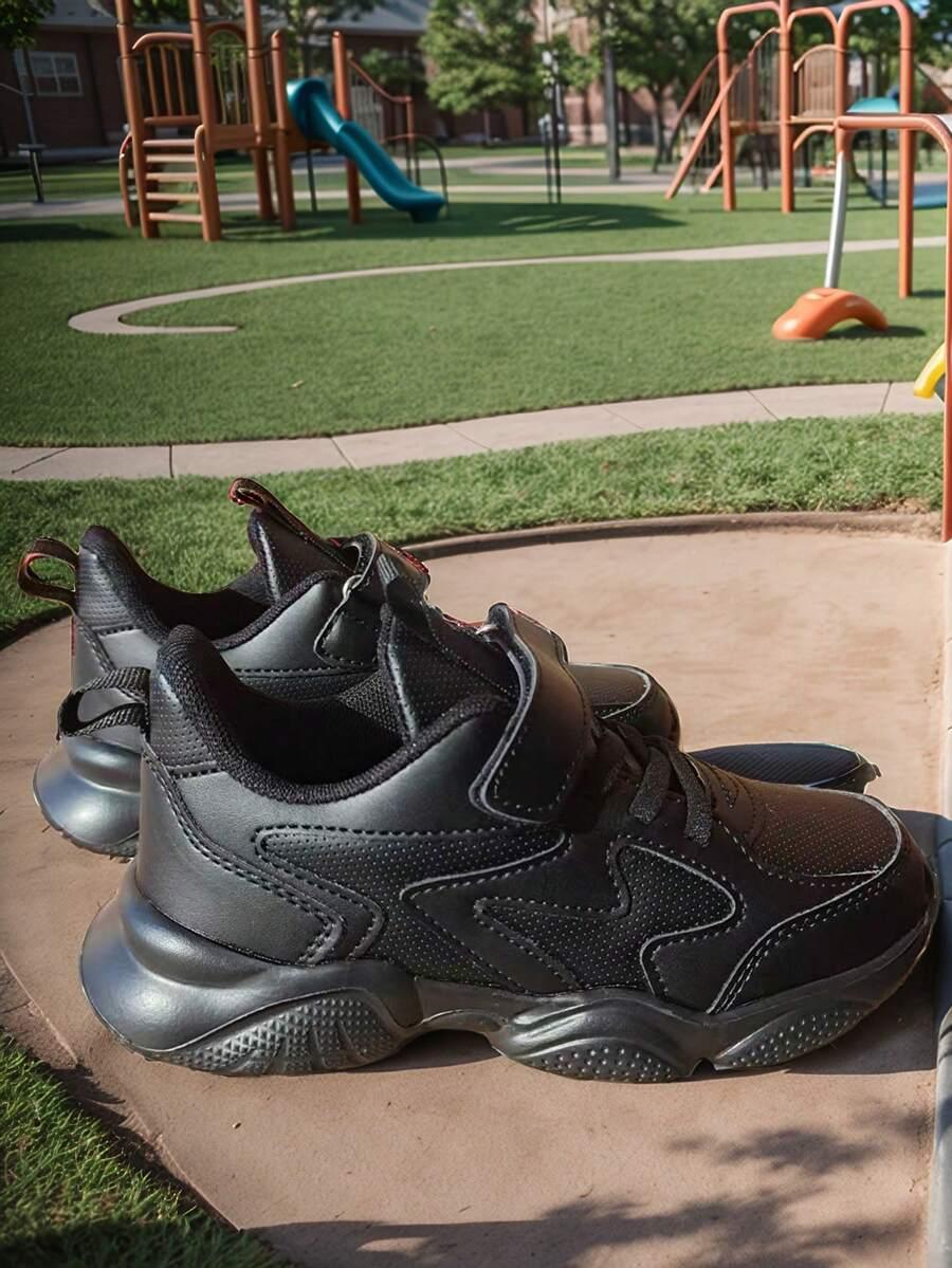 czarne buty sportowe